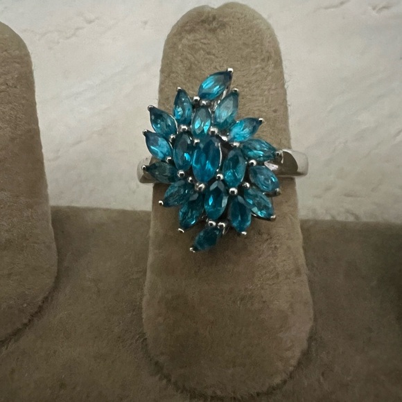 NWOT SAM Blue Topaz Gemstones
Sterling Silver .925 Cluster Ring - Picture 5 of 11